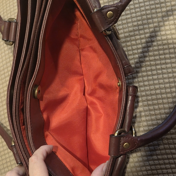 Elegant Burgundy Leather Handbag - Picture 6 of 9